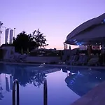 מלון Ant 3*