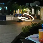 מלון Ant