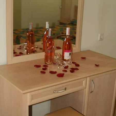 Ant Hotel 3*